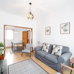 https://feels-like-home-gulbenkian-flat-with-balcony.hotels-lisbon-portugal.com